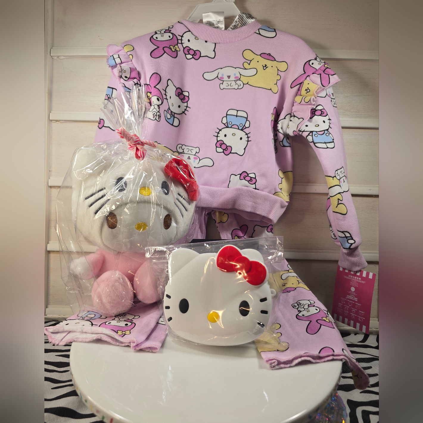 Hello Kitty Outfit/ Set Size 2t With Plush And Bag
